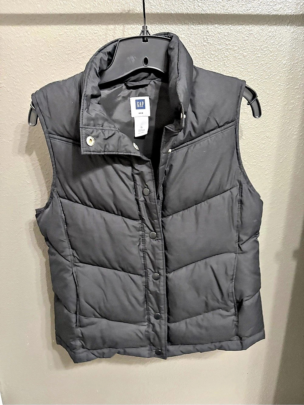 Gap Puffer Vest in Black Size Small Like New